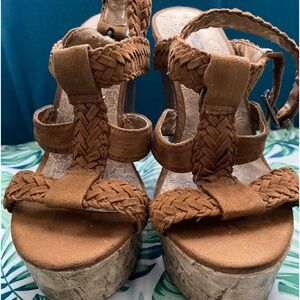 Women’s Sotto-S Wedge Sandal in the color British Tan Imsu
